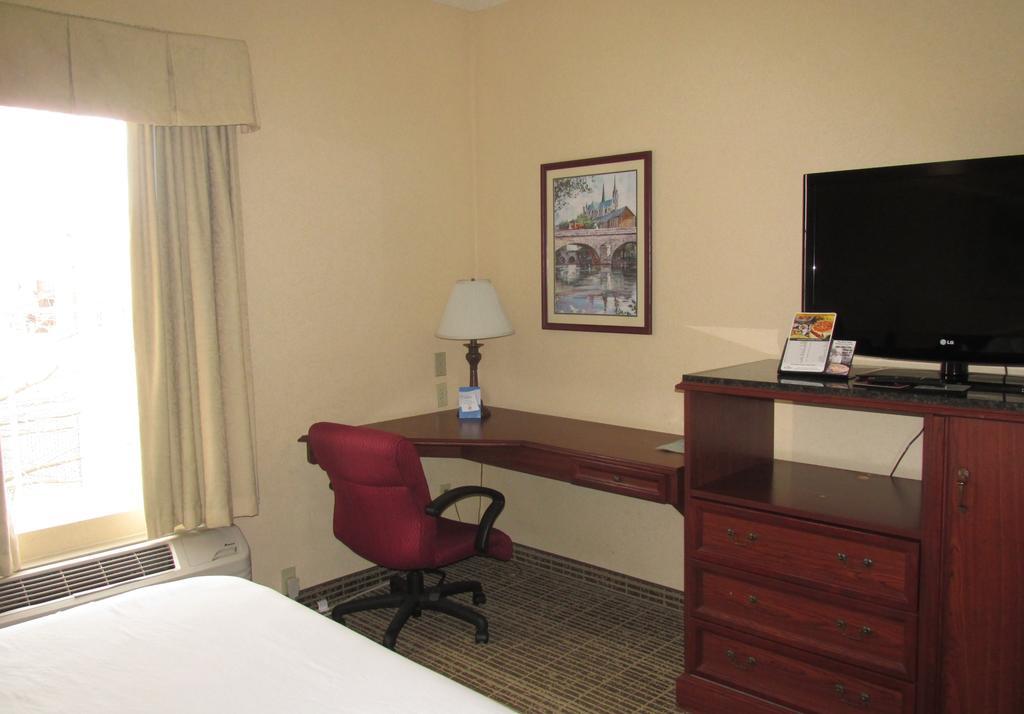 Baymont By Wyndham Lafayette Airport Hotel Kültér fotó