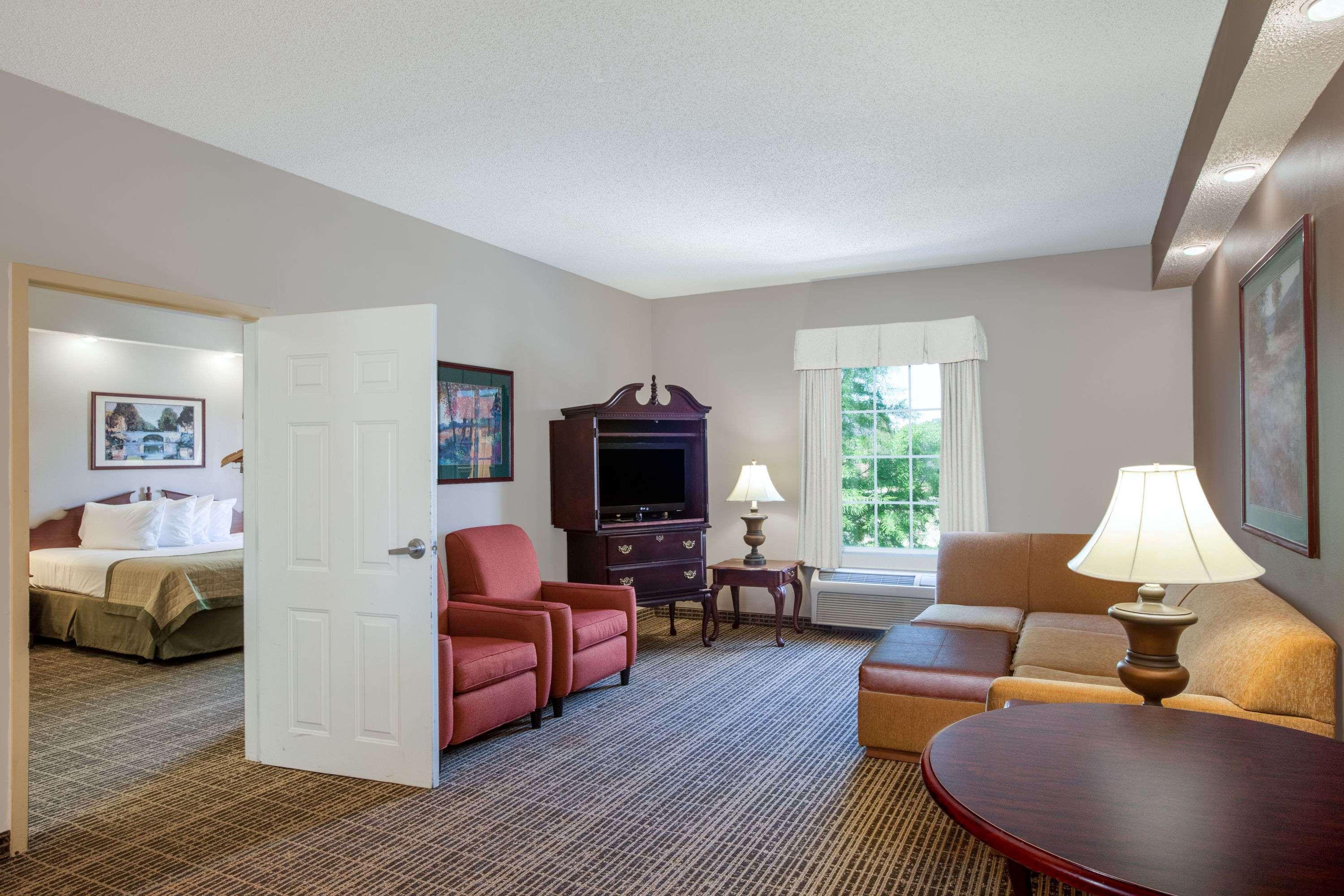 Baymont By Wyndham Lafayette Airport Hotel Kültér fotó